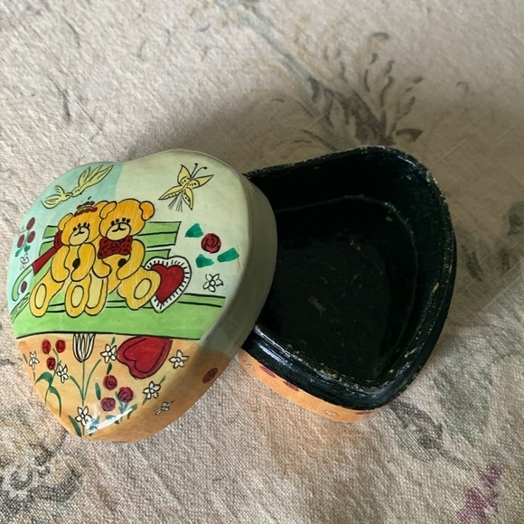 Heart trinket box with teddy bears - Picture 5 of 8
